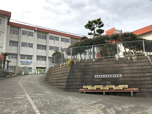 荒尾市立荒尾海陽中学校