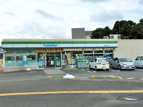 ファミリーマート新鳥栖駅店 写真